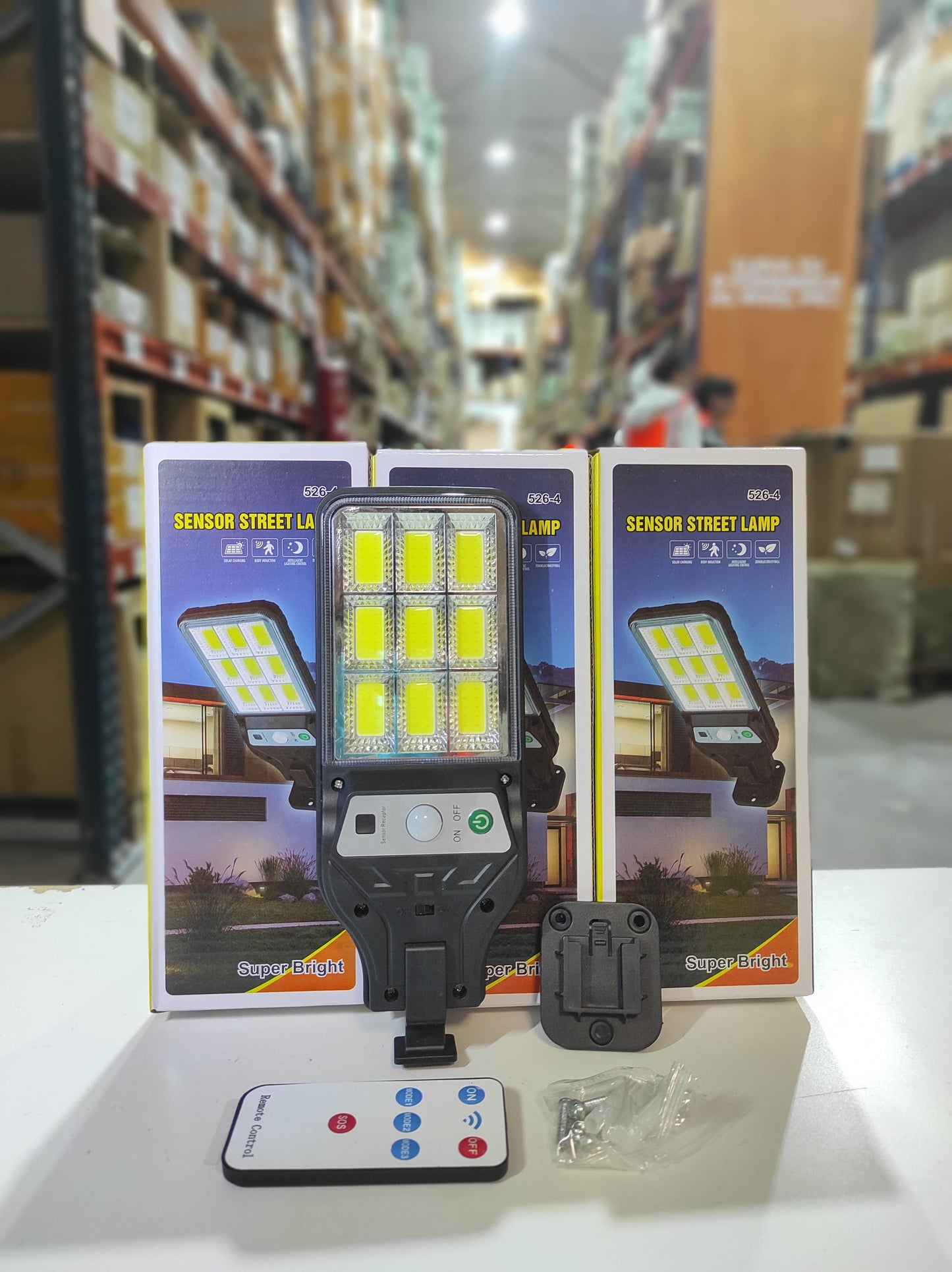 Mini luz solar LED con mando y sensor de movimiento FA-526