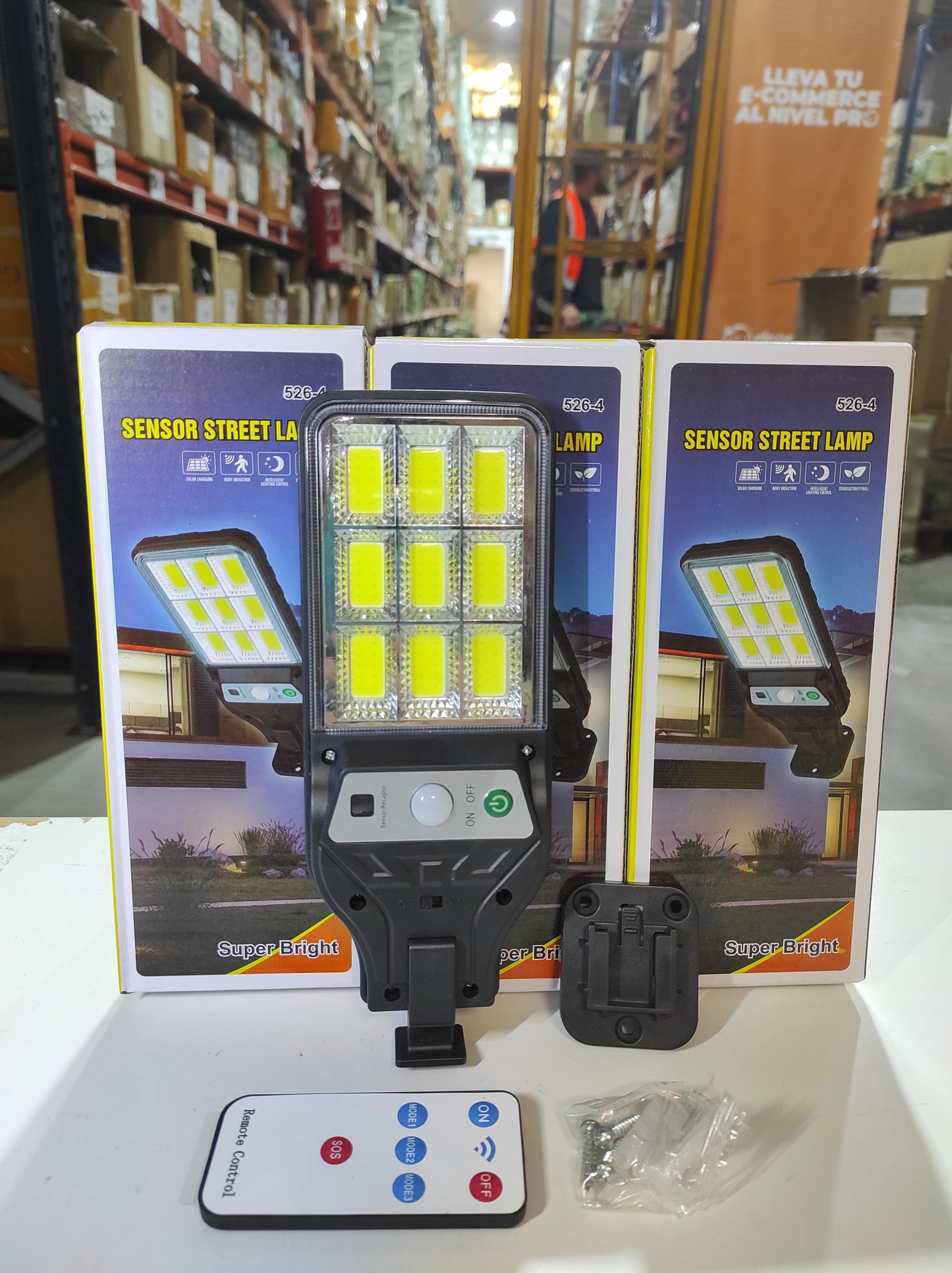 Mini luz solar LED con mando y sensor de movimiento FA-526