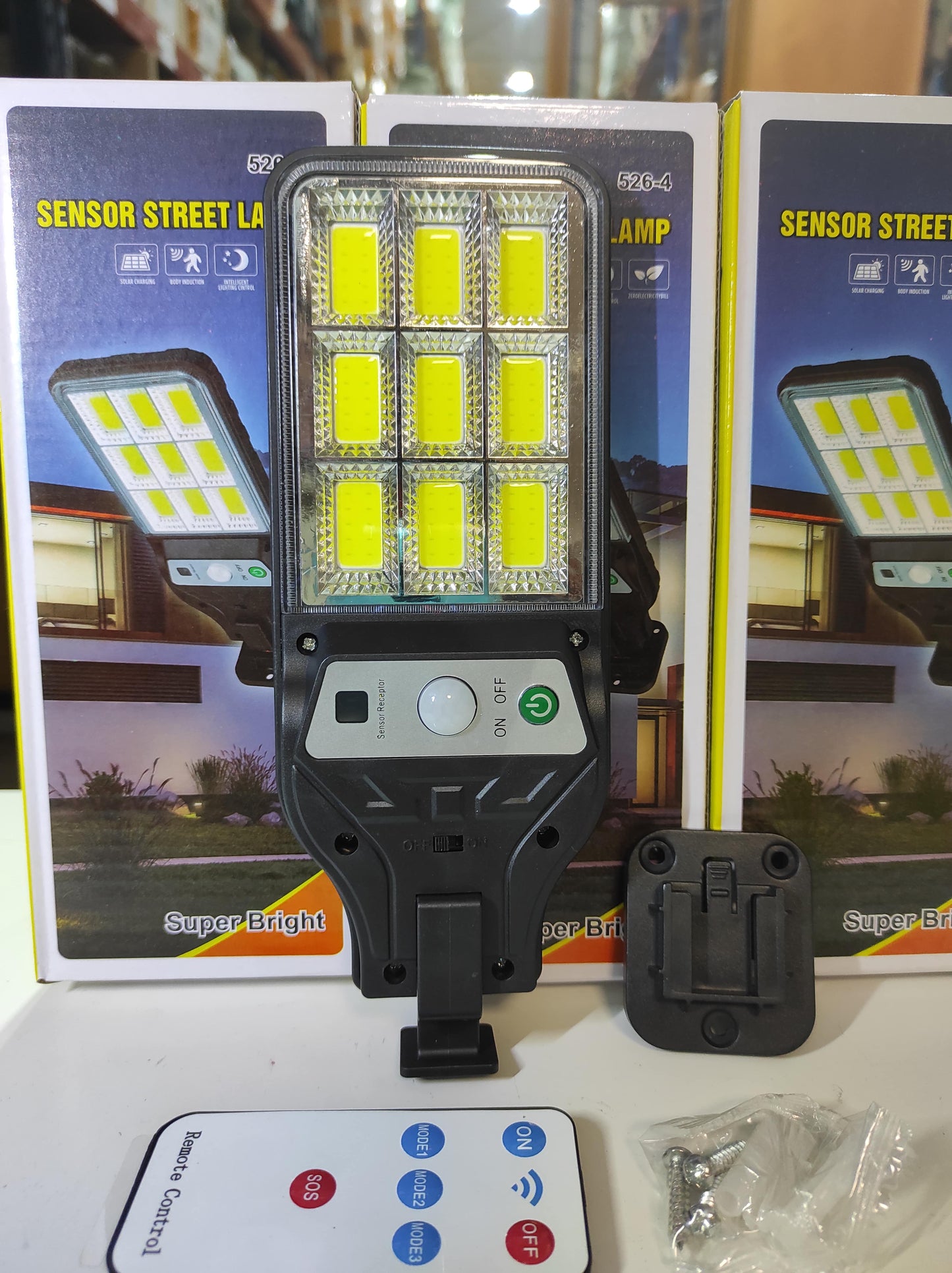 Mini luz solar LED con mando y sensor de movimiento FA-526